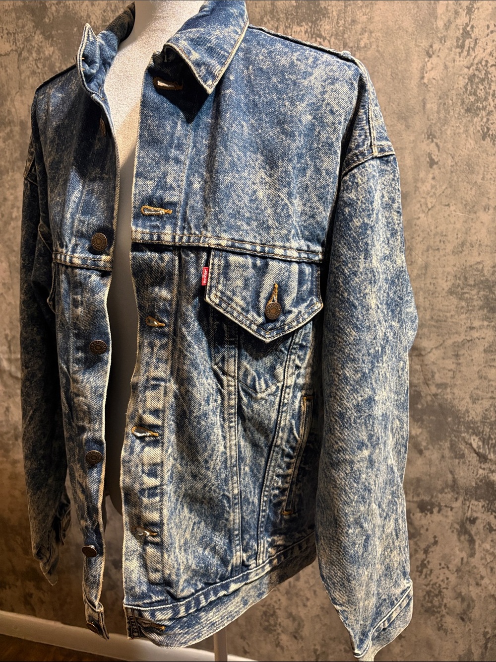 Vintage Levi's Light Blue Acid-Wash Denim Jacket - Men's Trucker